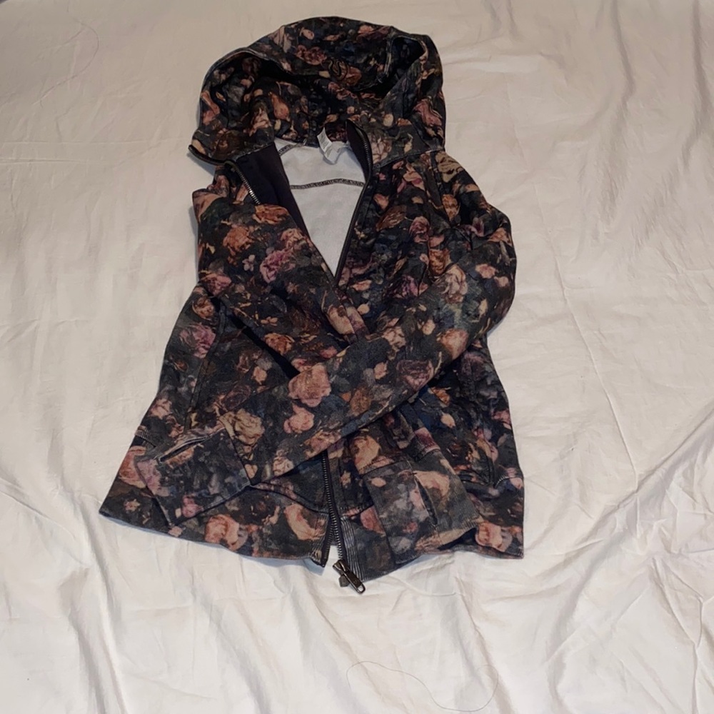 Lululemon Scuba Oversized Full-Zip Flower Jacket Size 4 *rare*